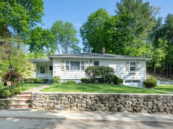 9 Ayer St, Andover, MA 01810