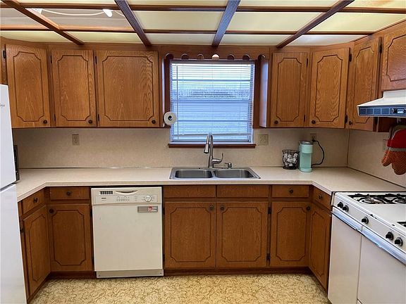 4th image of 4004 SE 24th St
