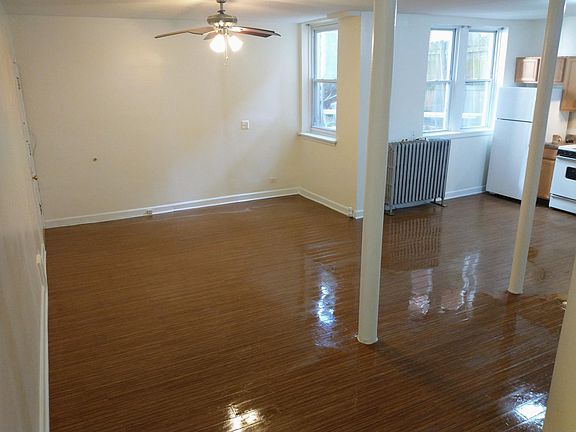 3rd image of 1528 W Pratt Blvd #1526