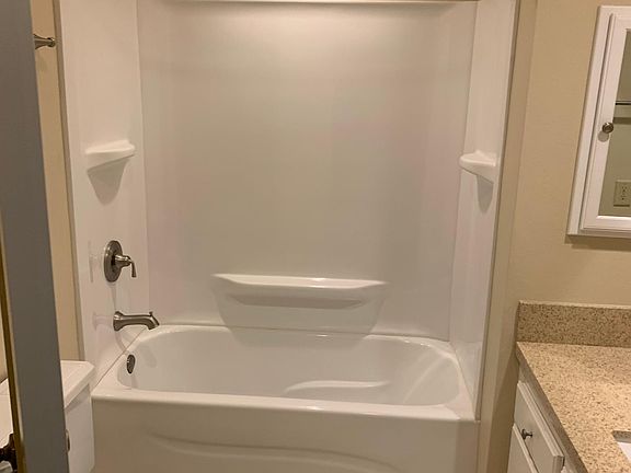 5th image of 411 Lee Ave