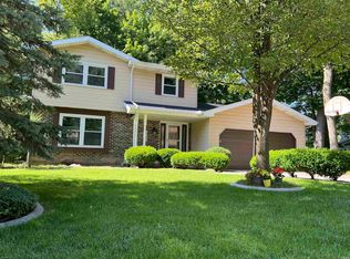 922 Deepwood Dr, Mishawaka, IN