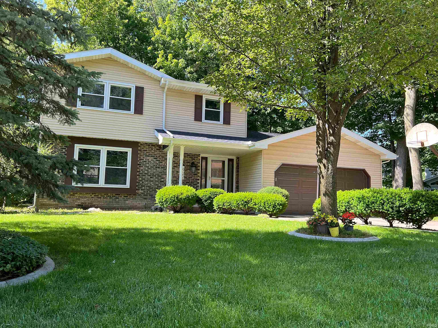 922 Deepwood Dr photo 1
