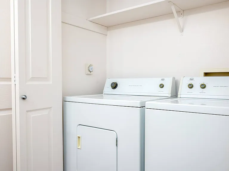 Center Pointe | Washer & Dryer