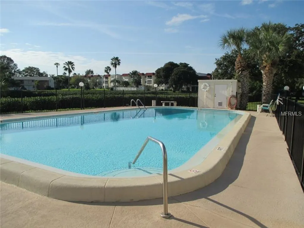 2 bed, 905 sqft, $1,700 — Photo 2