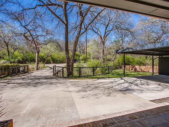 5th image of 406 S Ravinia Dr