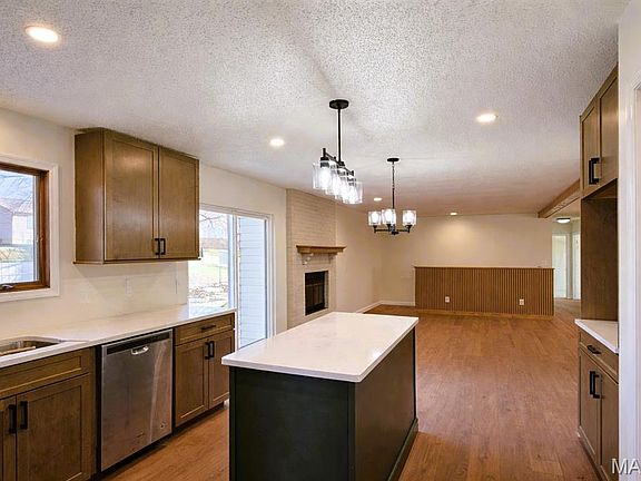 3rd image of 31 Pebblestone Ct