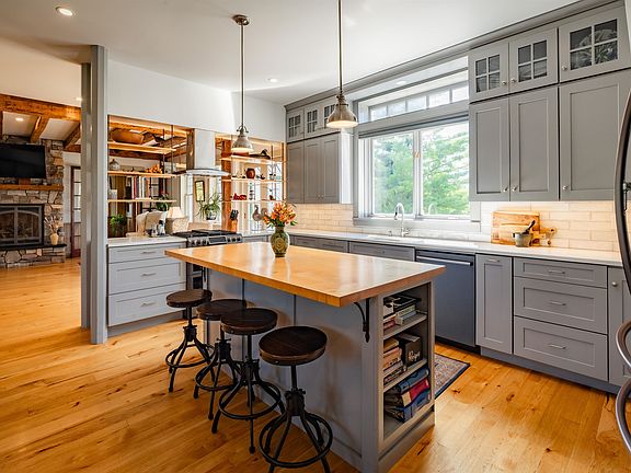 5th image of 1576 Ferry Road