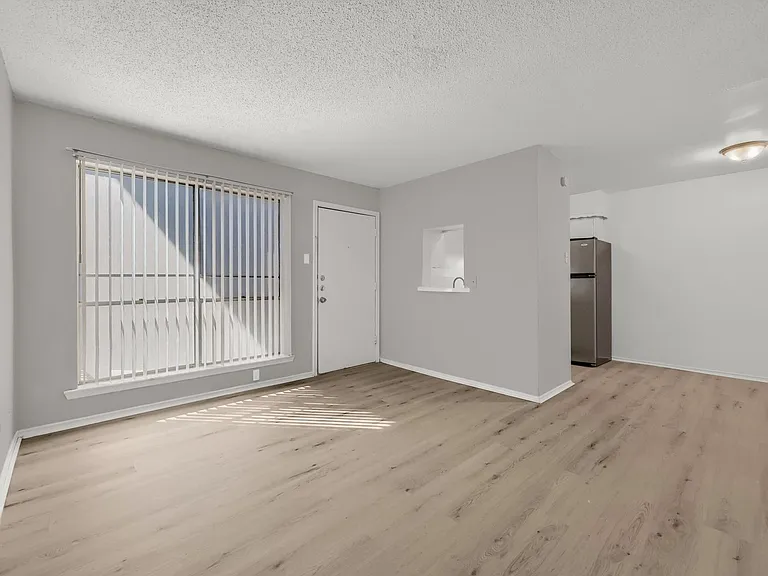 3200 W Walnut St — Photo 10