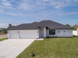 3302 SW 8th Place Cpe, Coral, FL 33914
