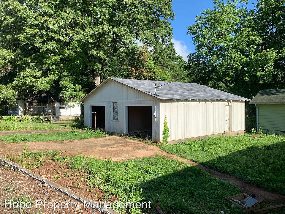 2nd image of 172 Grady Smith St