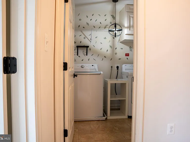 42243 Canary Grass Sq — Photo 47