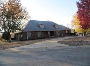 9521 Olmstead Rd, Kansas City, MO 64134