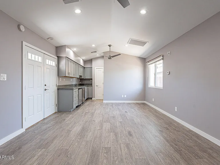 523 N Pasadena #B — Photo 13