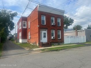 8 106th St, Troy, NY 12182