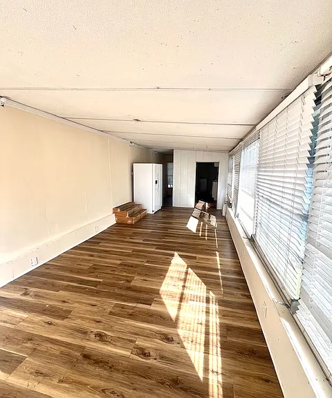 137 Lantern Pl — Photo 2