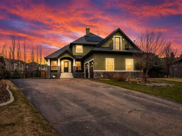 105 E Lang Pl, Okotoks, AB T1S 1W8