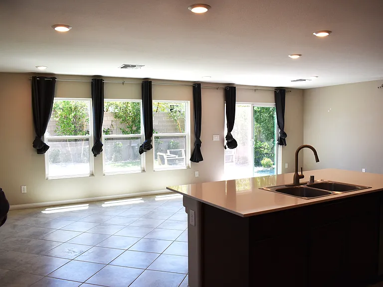 6973 W Ford Ave — Photo 4