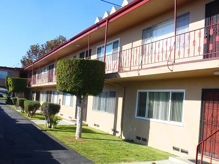 15430 Hawthorne Blvd — Photo 1