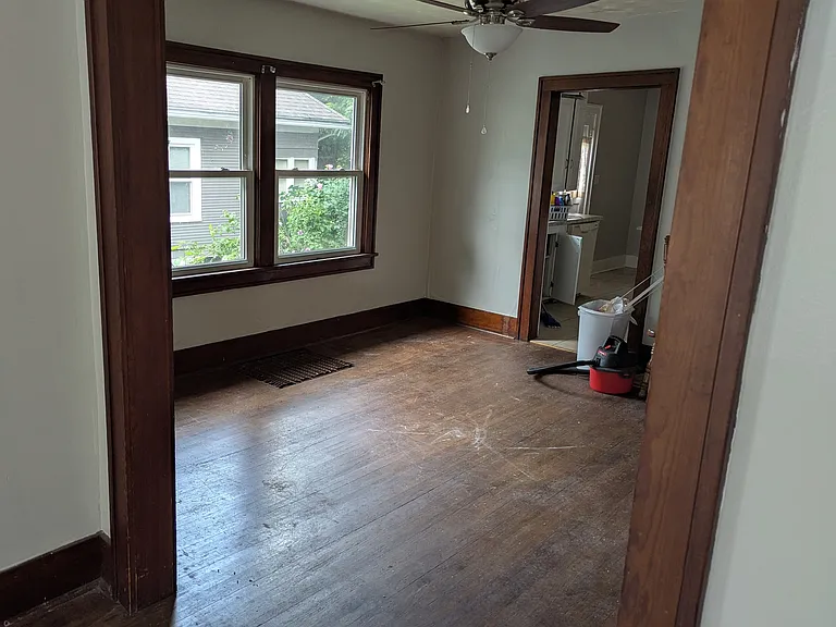 937 E Loren St — Photo 7