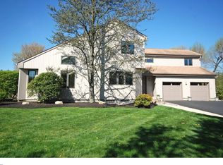 33 Arnold Dr, Princeton Junction, NJ 08550