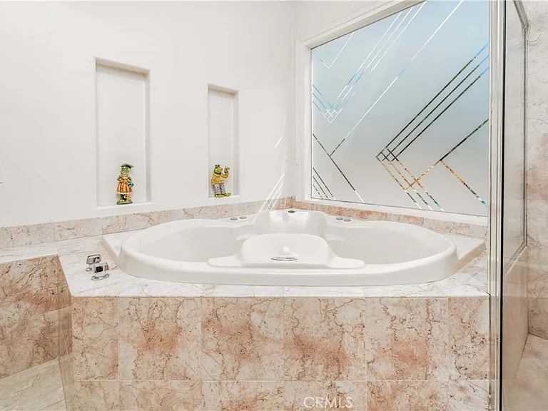 5206 Topeka Dr — Photo 37