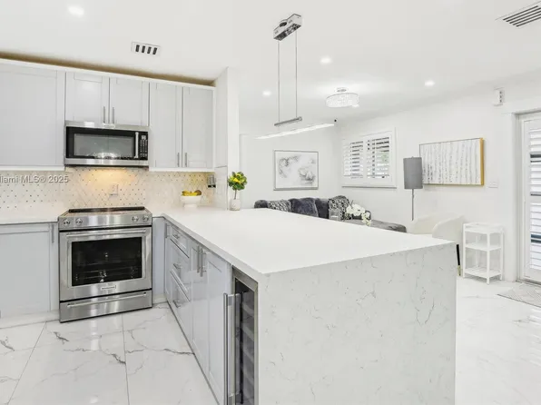 2550 SW 68th Ave, Miami, FL 33155