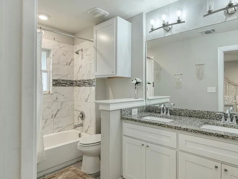 103 W Wilbarger St — Photo 8