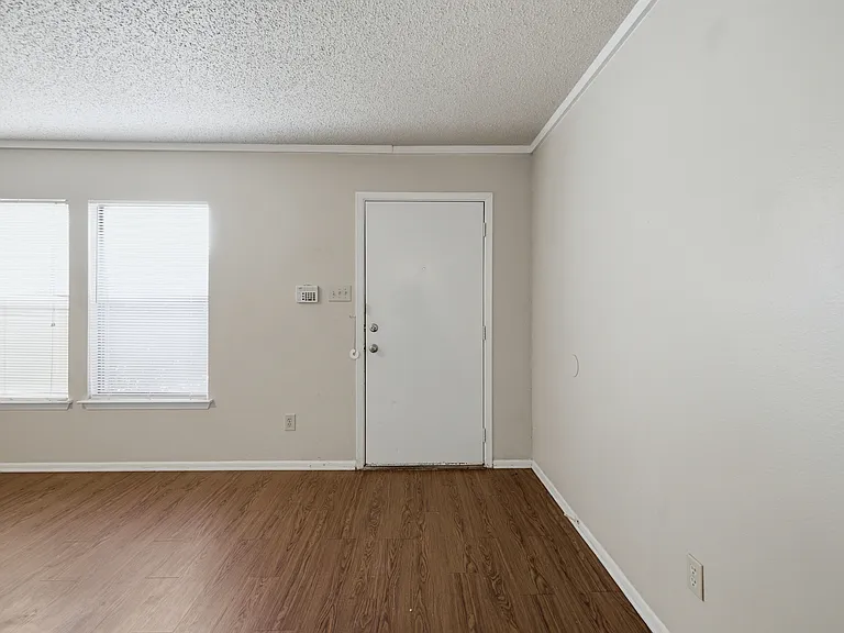 6826 Celes Meadow Dr — Photo 2