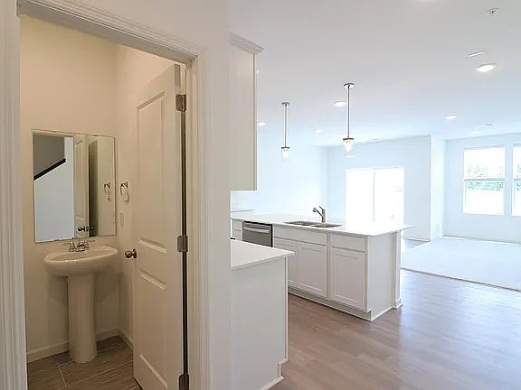 1st image of 1111 Airlake Dr #1