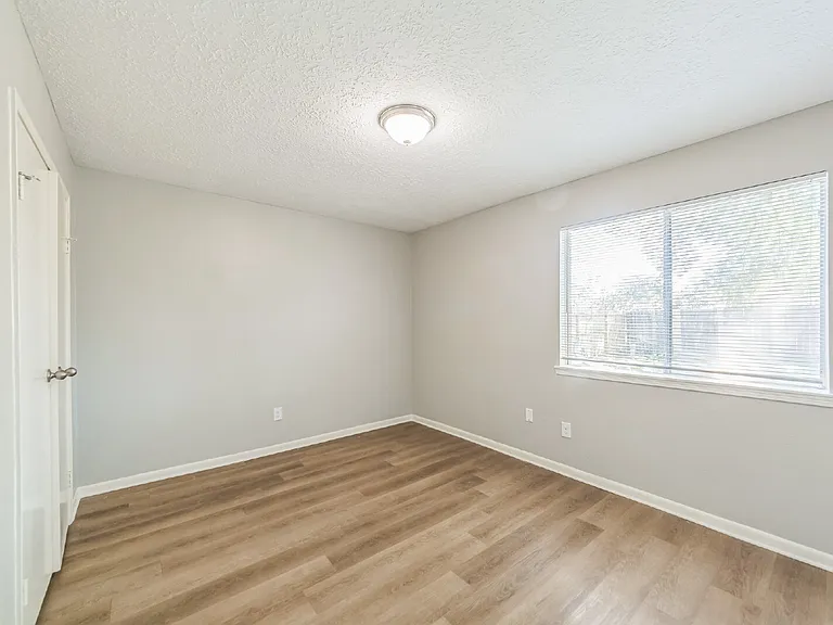 809 Willow Creek Dr — Photo 18