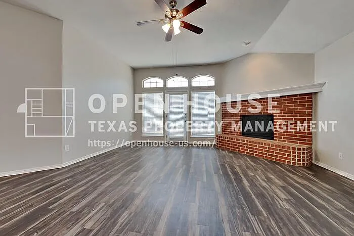 3 bed, 2.0 bath, 1859 sqft, $2,290 — Photo 3