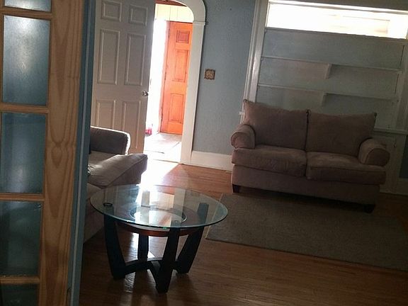5th image of 2352 Burdett Ave