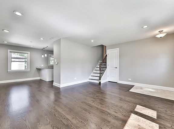 4th image of 1900 Poplar Ave
