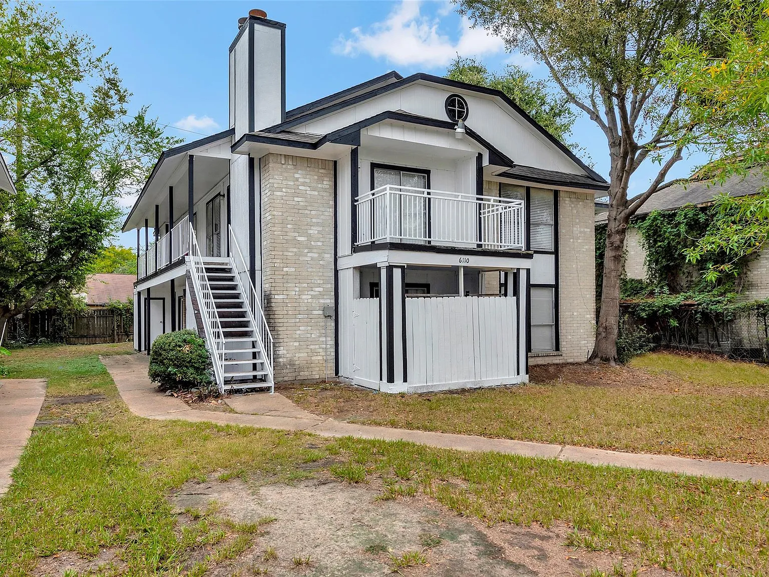 2 bed, 1.0 bath, 1002 sqft, $1,000 — Photo 1