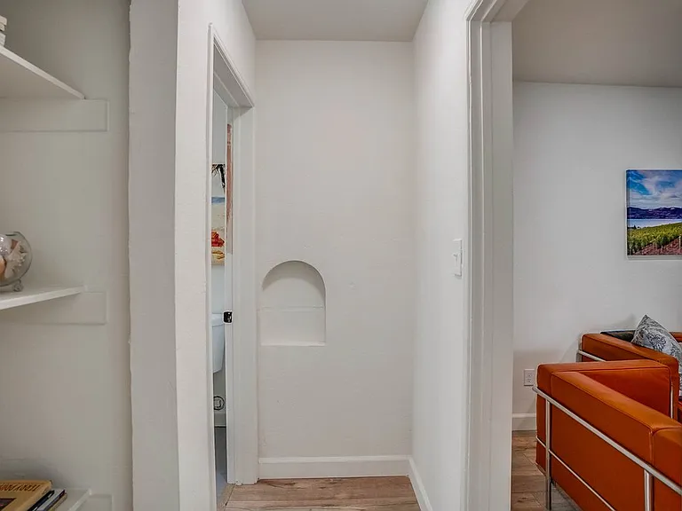 2466 Cedar Ave — Photo 8