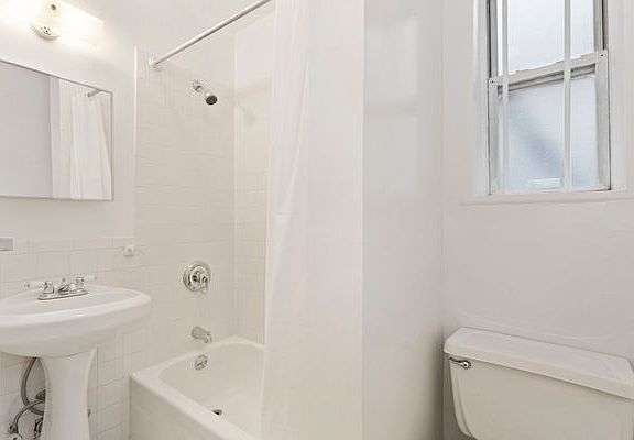 4th image of 124 Thompson St APT 6