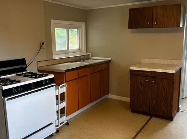 2 bed, 1.0 bath, $1,150, 589 W Prospect St #2, Watertown, NY 13601