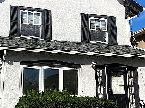 2nd image of 15221 Roosevelt Ave