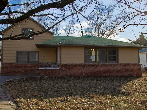 619 E 1st St, Newton, KS 67114