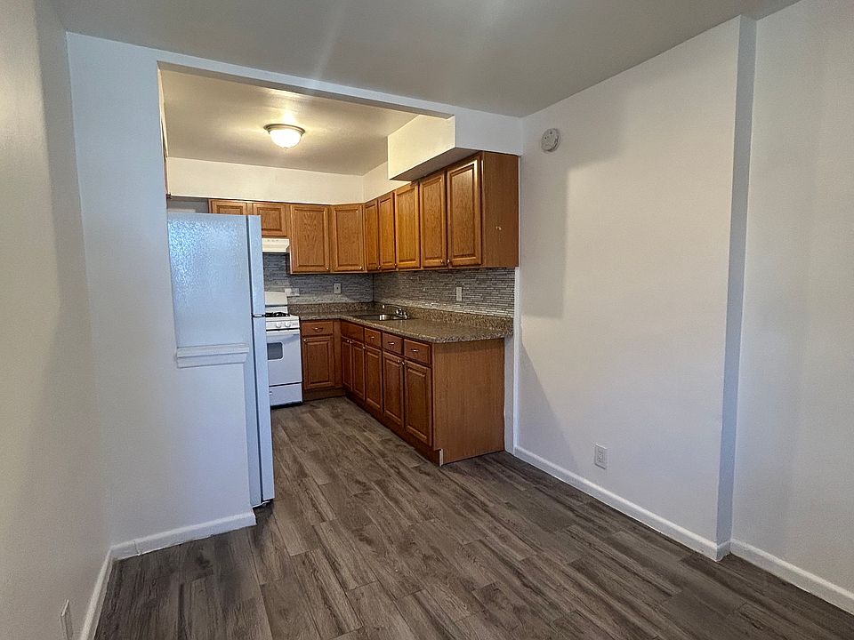 1st image of 955 E 55th St Floor 1