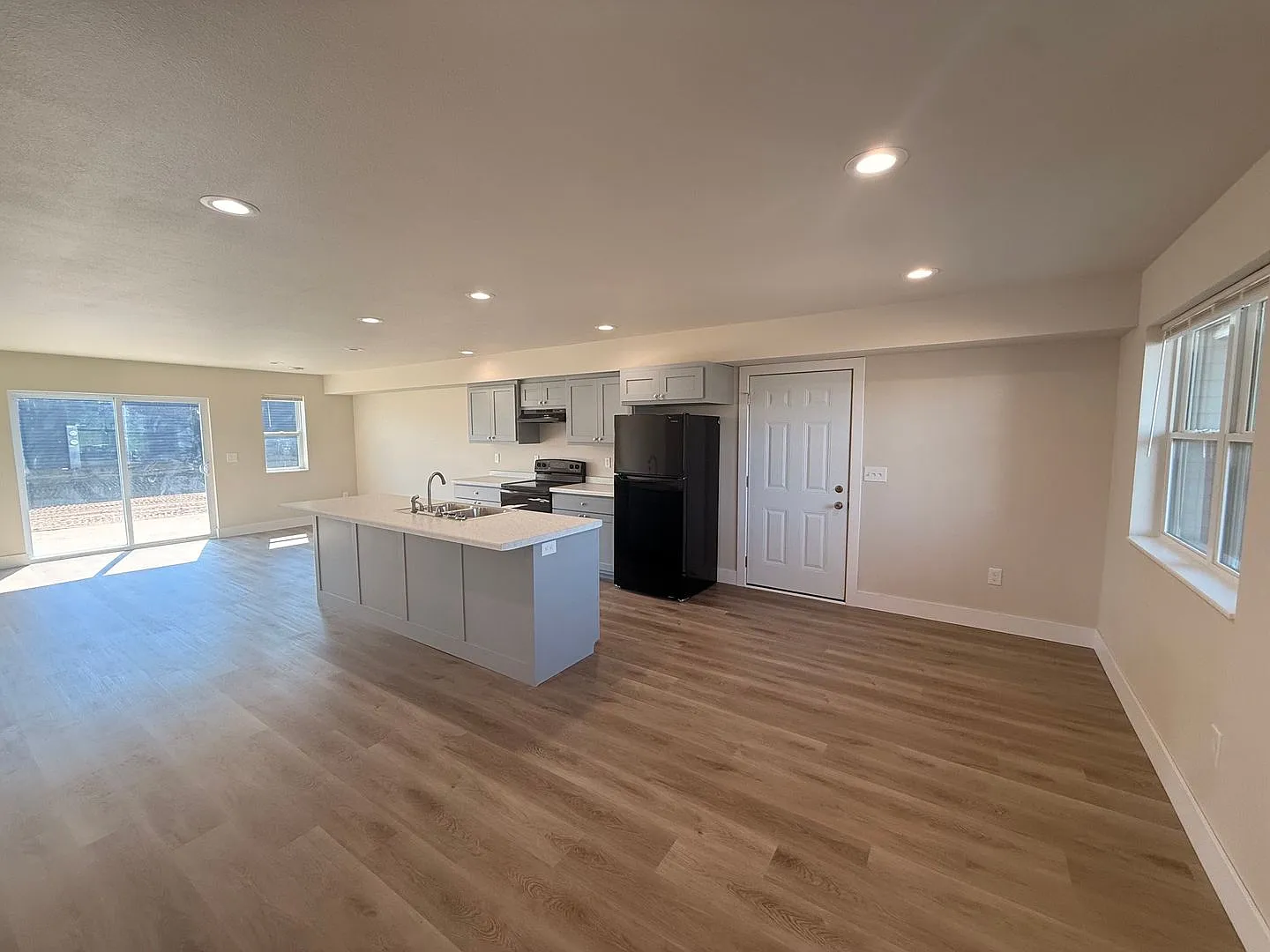 3040/3044 Bennington Place — Photo 2