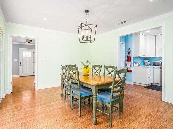 4th image of 4488 Cerritos Ave