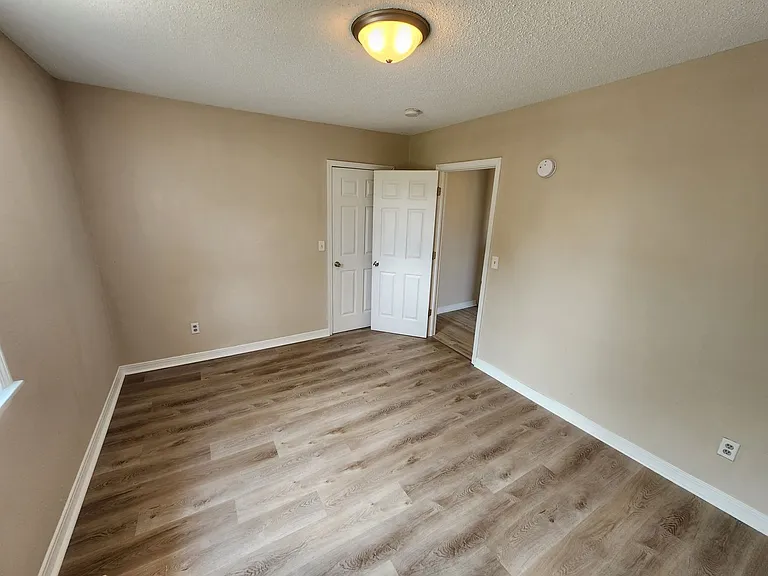 1342 N Broadway Ave #1 — Photo 24