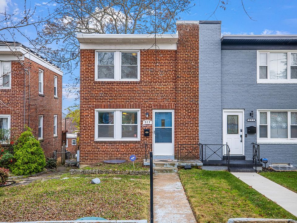 I'm 2BR/1.5BA House For Rent.