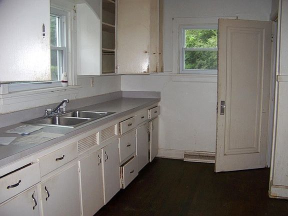 5th image of 2526 Prast Blvd