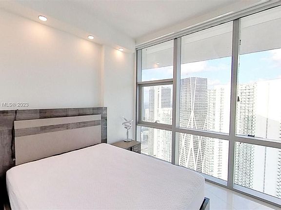 5th image of 851 NE 1st Ave Unit 5103