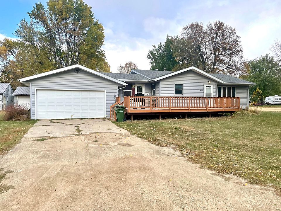2nd image of 402 3rd St