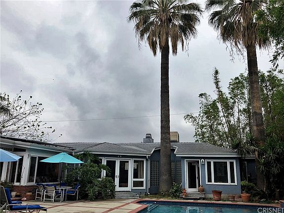 2nd image of 801 N Beachwood Dr