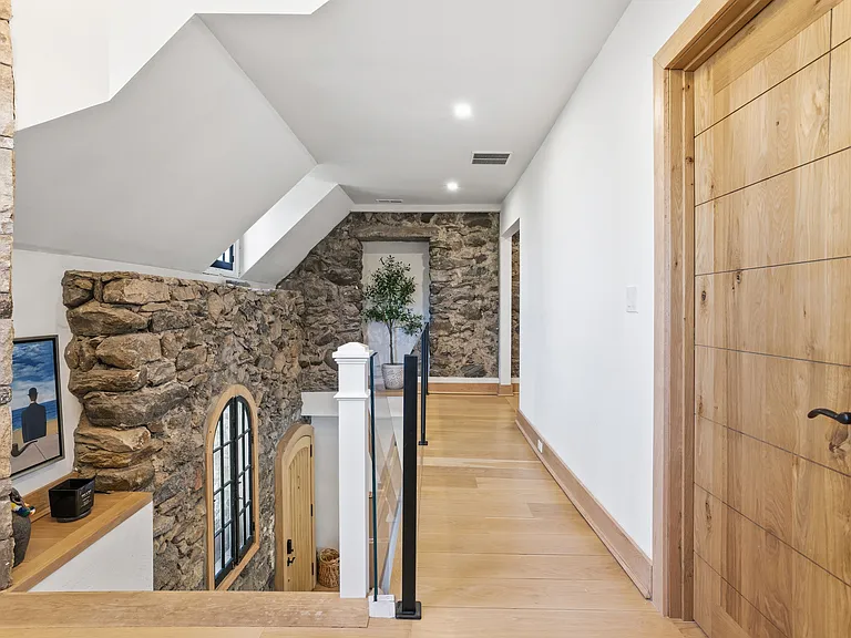 546 Lake Ave — Photo 16
