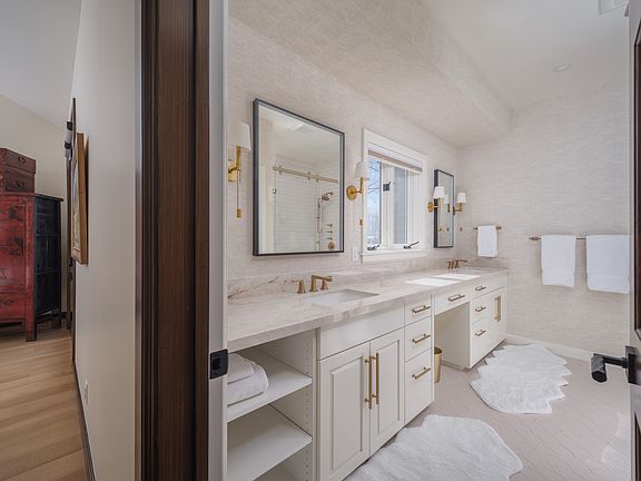 Primary Ensuite Bath
